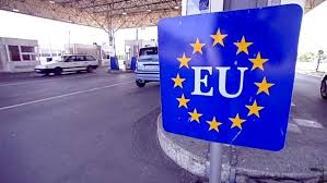 The EU changed the Schengen Treaty and accept border controls to halt immigration (in Spanish)